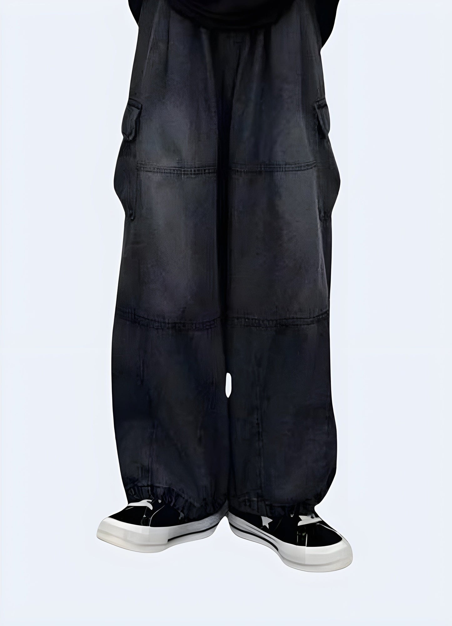 Stylish and comfortable black baggy cargo pants for women, perfect for casual wear and outdoor activities in the UK.