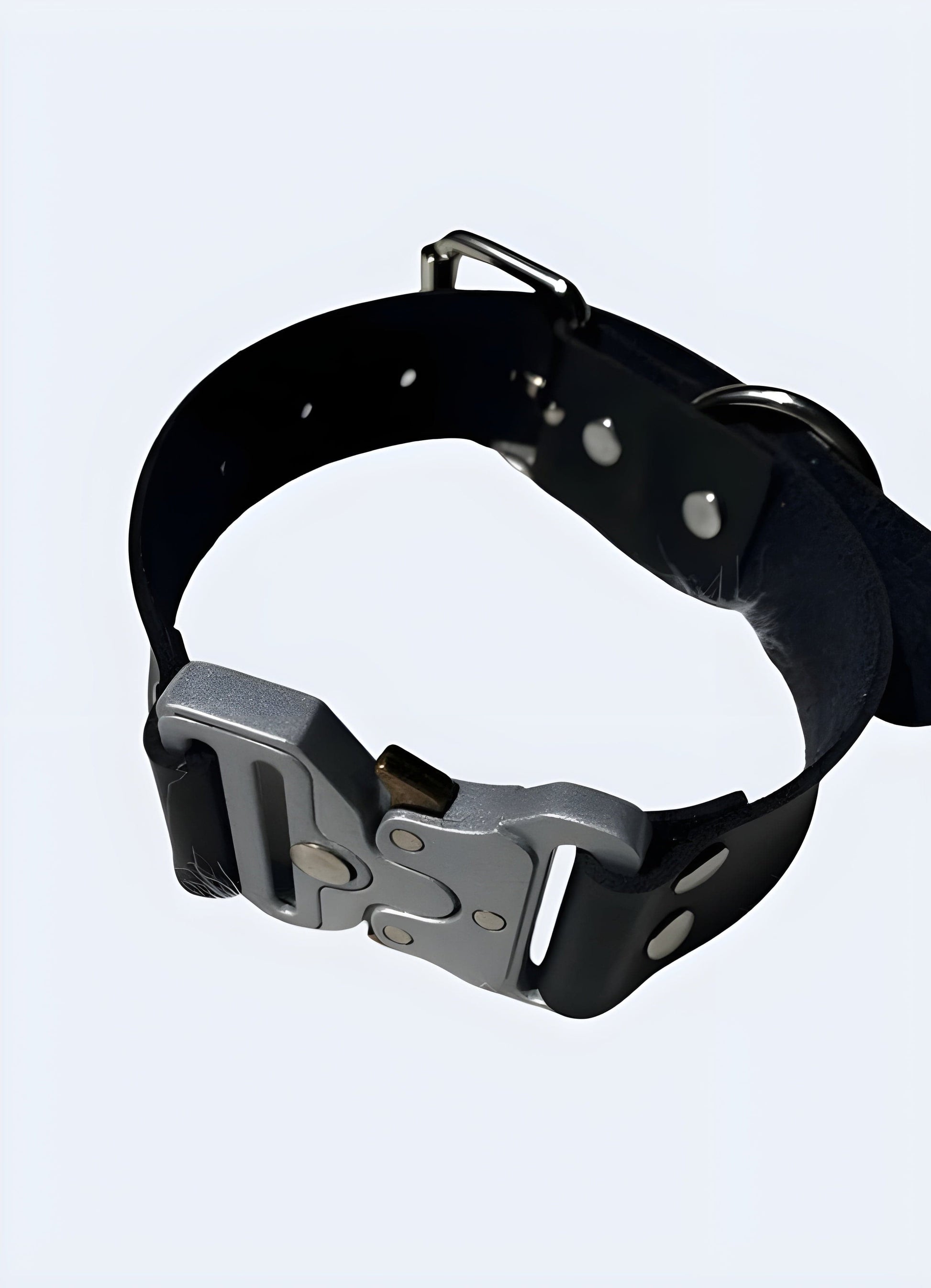 The black leather buckle choker is designed to comfortably hug your neck while offering maximum support and protection.