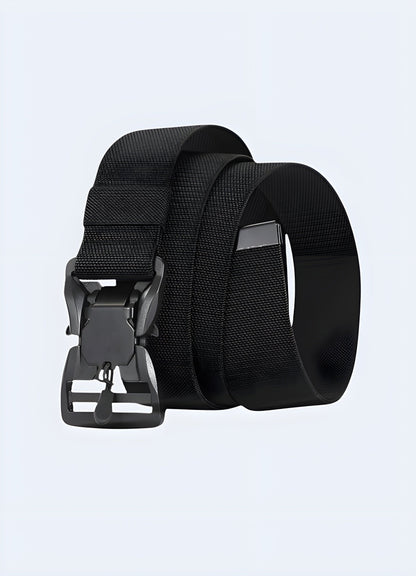 This belt is designed to endure the demands of both the urban environment and the wild UK.