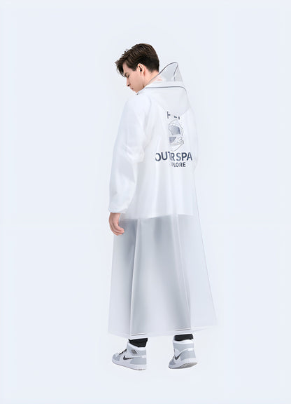 Back view of a man wearing a white technical poncho, highlighting the waterproof and breathable materials, ideal for staying protected in the UK weather.