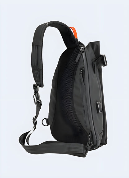 It features a generous storage capacity within its streamlined Pu tactical slingbag black  form UK. 