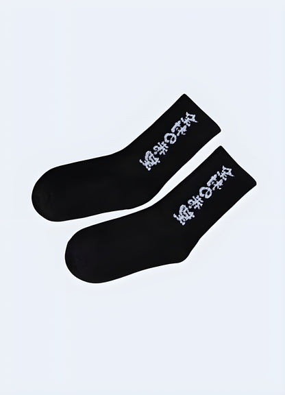 With Japanese Kanji letters tech cotton crew socks delicately embroidered, paying homage to timeless craftsmanship UK.