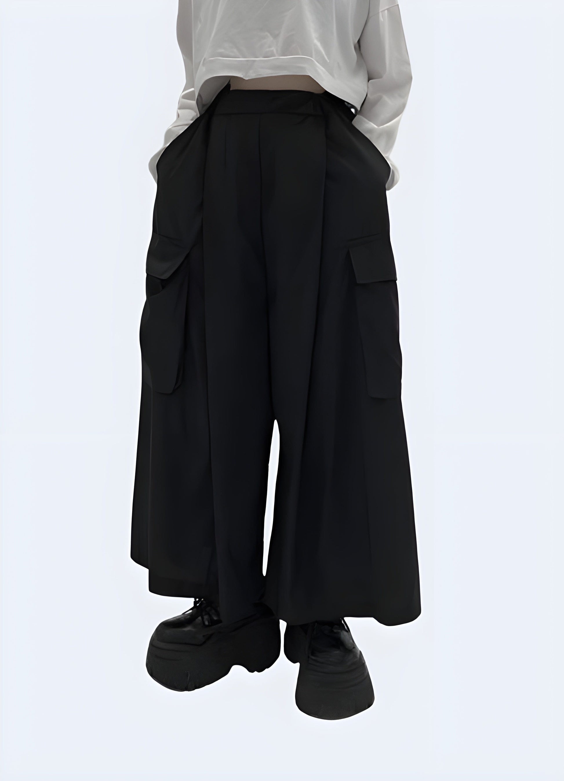 Elegant and versatile black hakama pants for women, perfect for martial arts, traditional Japanese events, and fashion-forward outfits in the UK.