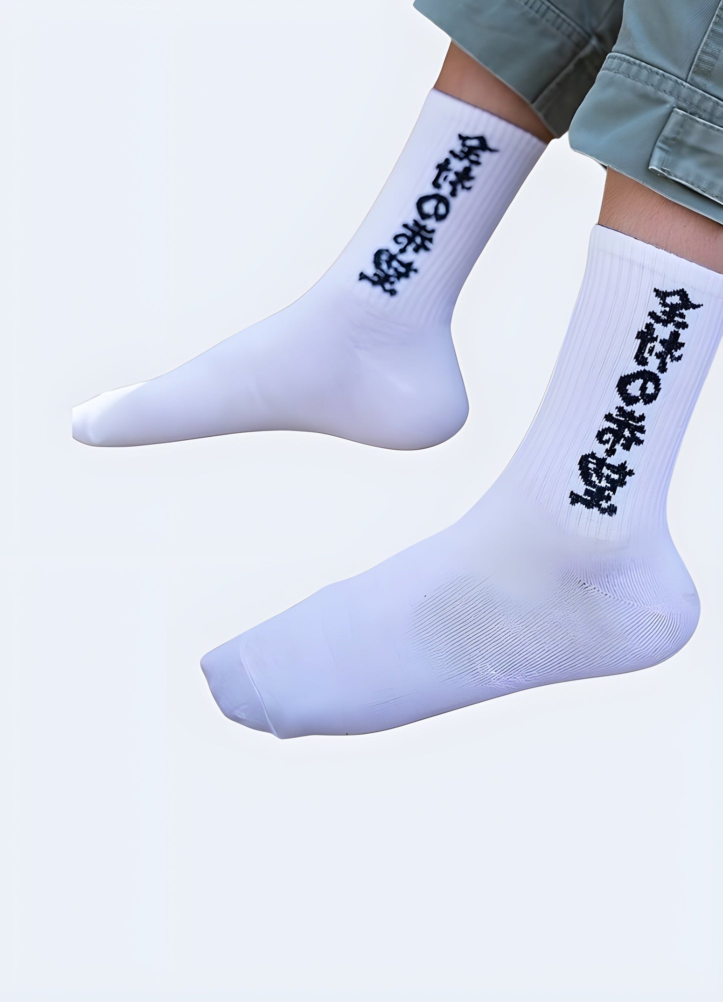 A blend of the past and the future, tech cotton crew socks embodying the contemporary ninja aesthetic UK.