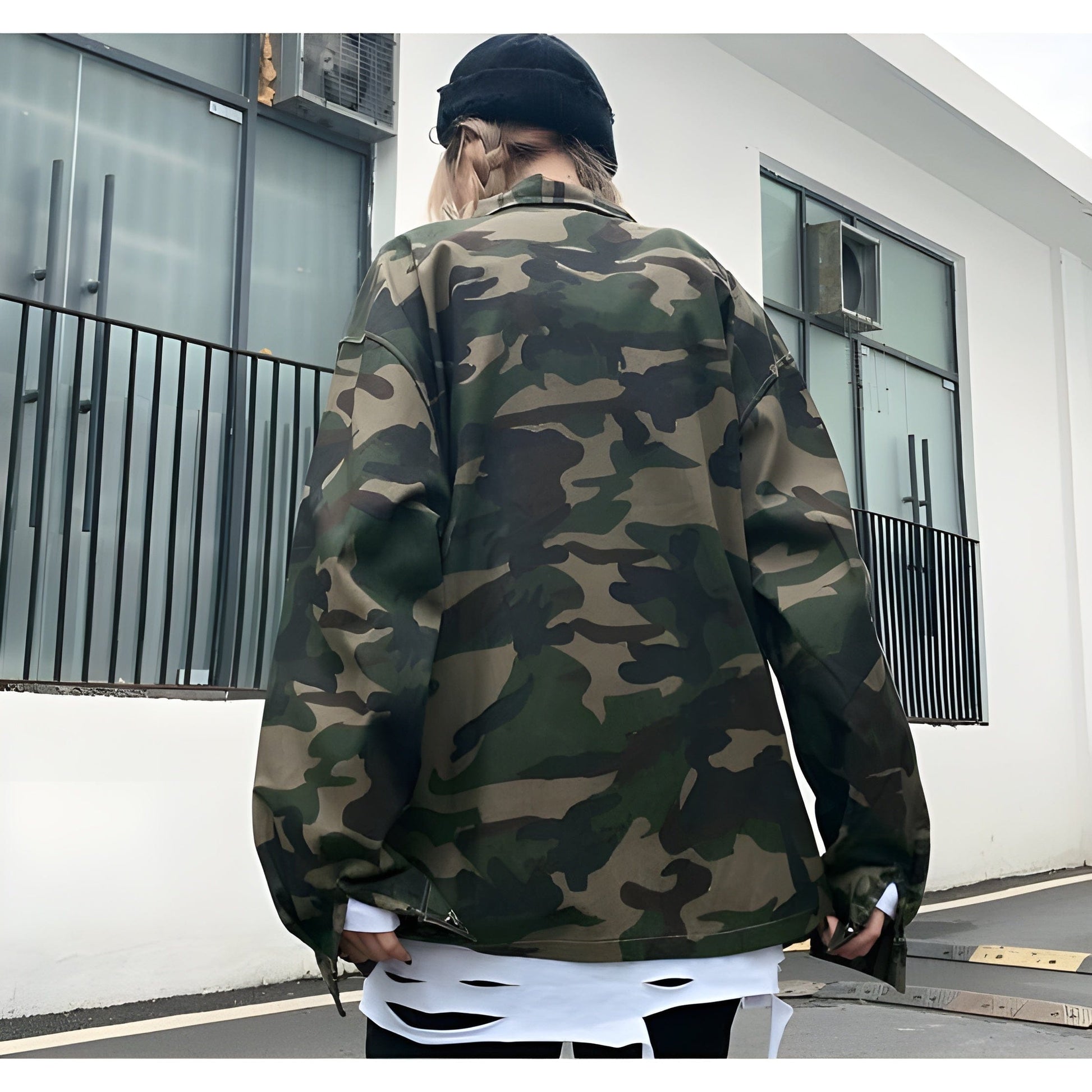  The jacket is shown in an UK urban setting with a focus on its sleek, utilitarian features and camouflage pattern.